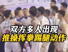 勇敢的球员们拼尽全力，场上呈现一幕幕激烈对抗
