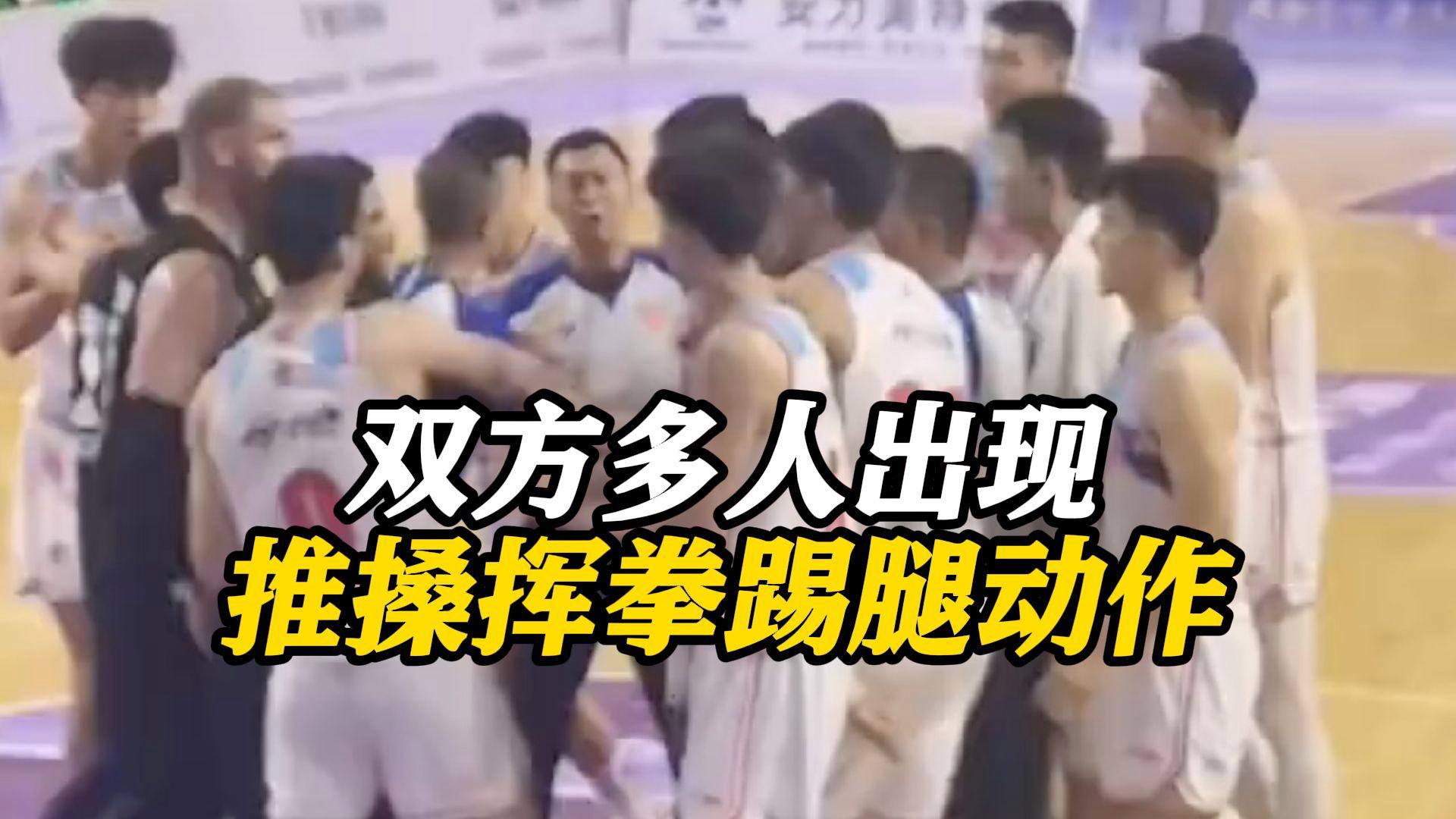 勇敢的球员们拼尽全力，场上呈现一幕幕激烈对抗