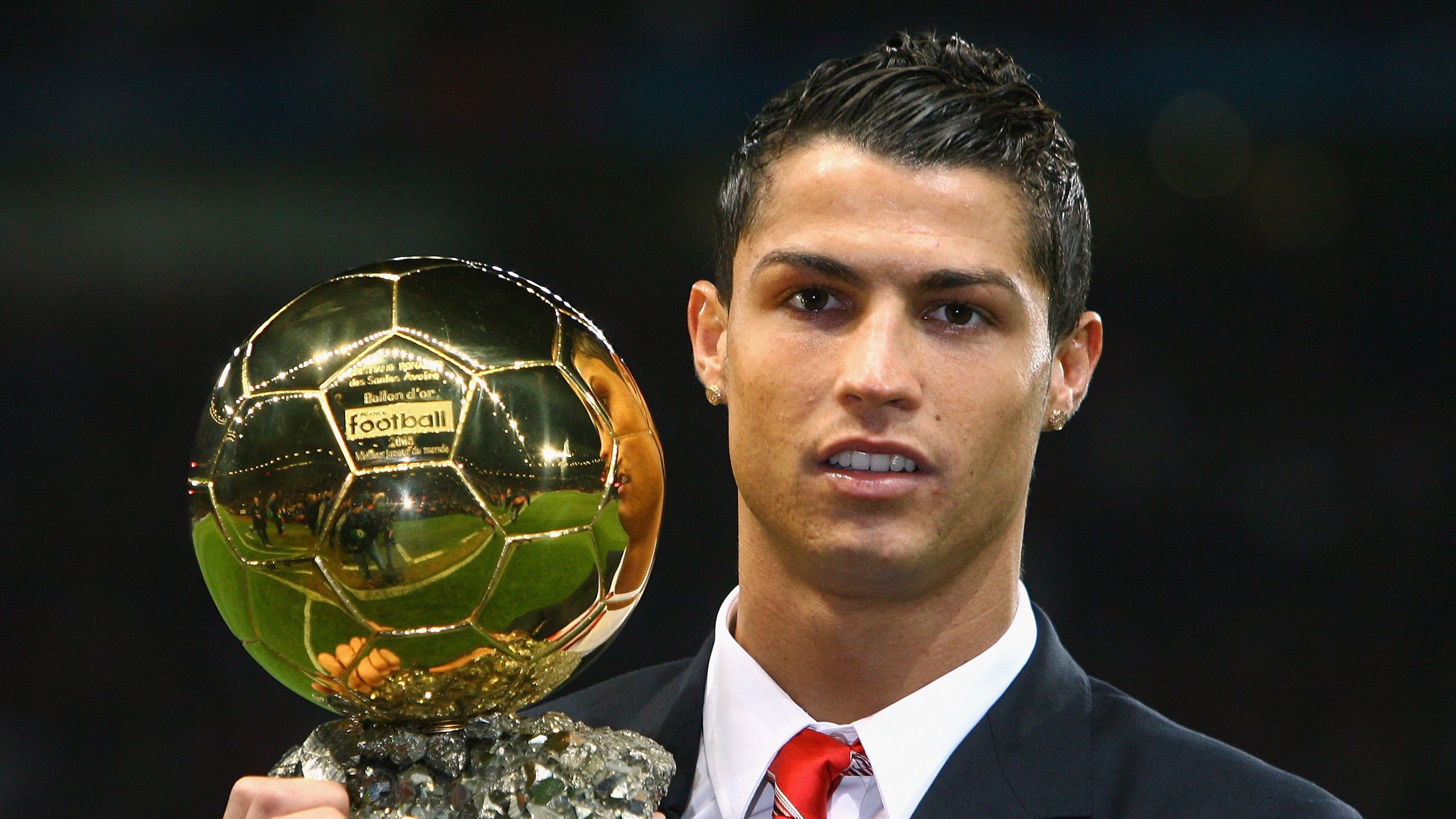 哈兰德连续五场比赛得分超过险胜,西班牙队不断突破!全场沸腾不已